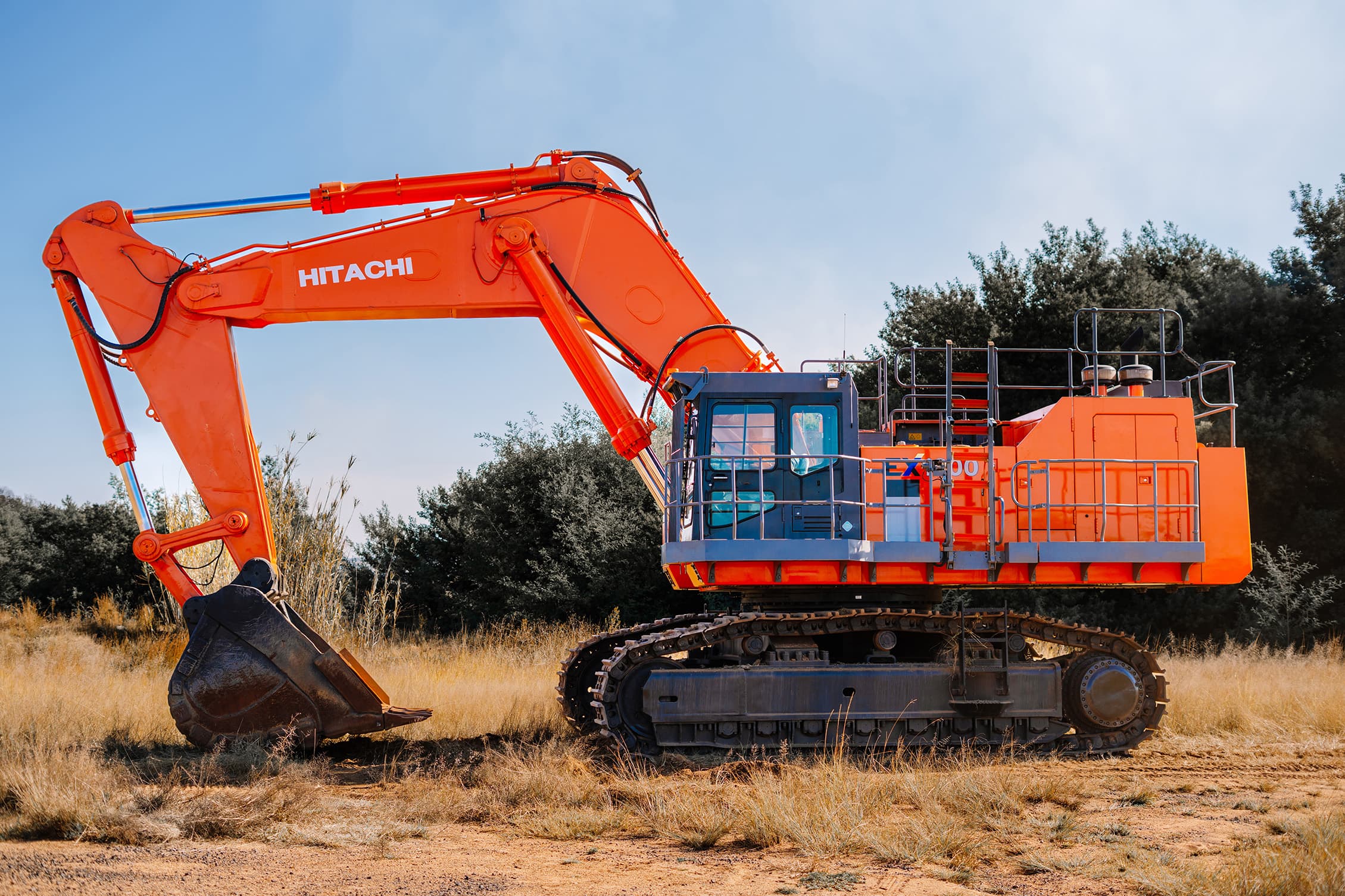 2016 Hitachi EX1200-6 — photo 1 of 2