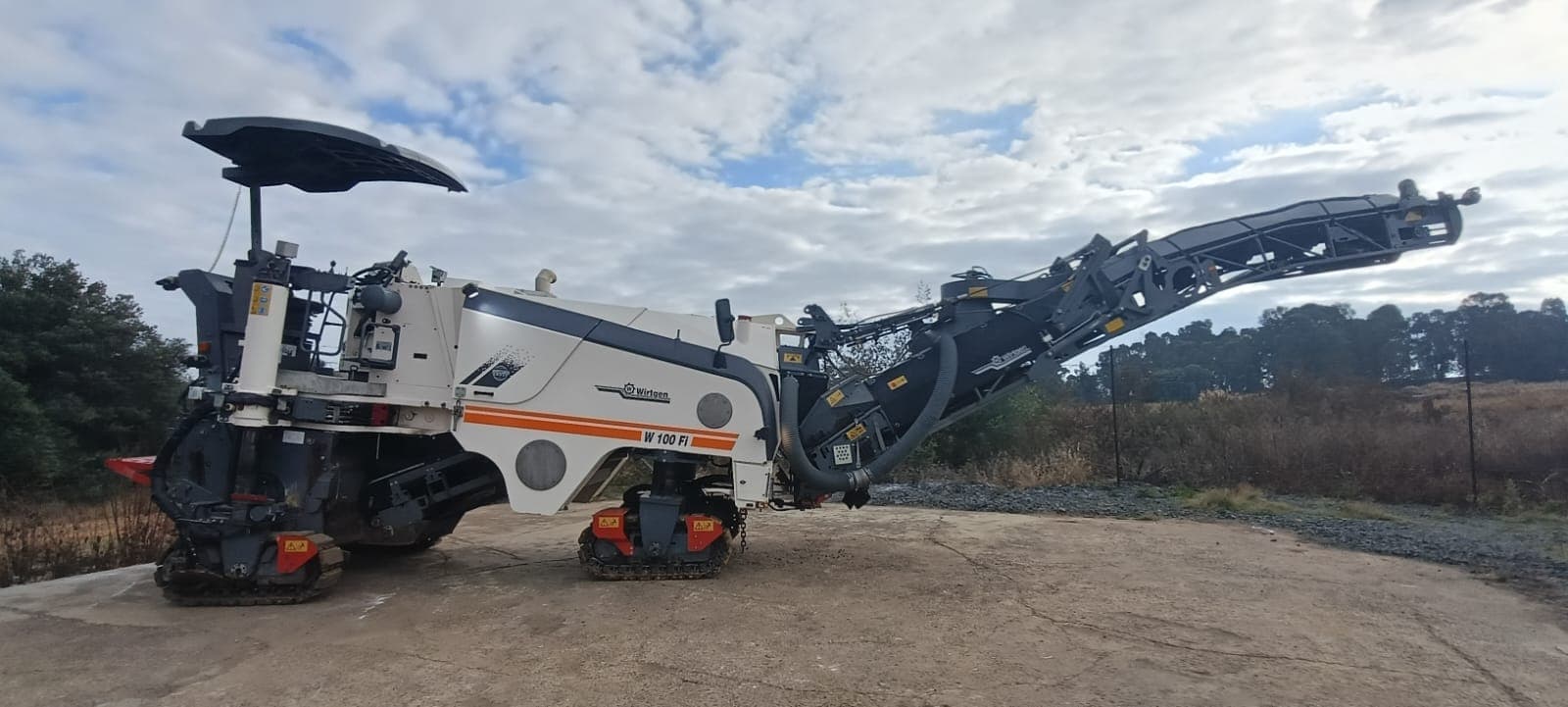 2015 Wirtgen W100F — photo 1 of 1